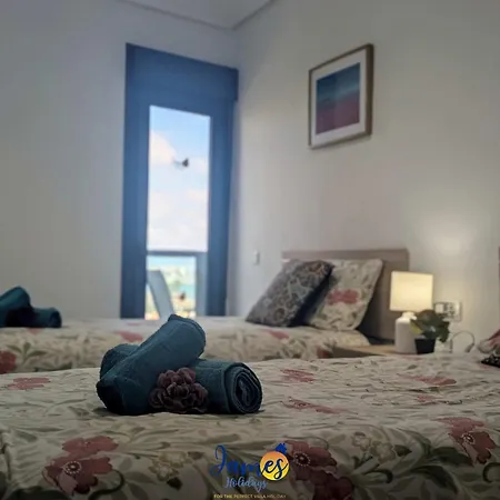 Cozy Beachside 2br Retreat Tv23 *